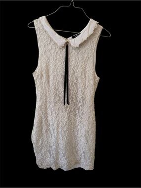 Hot Topic Sleeveless Lace Shift Dress with Peter Pan Collar - Cream